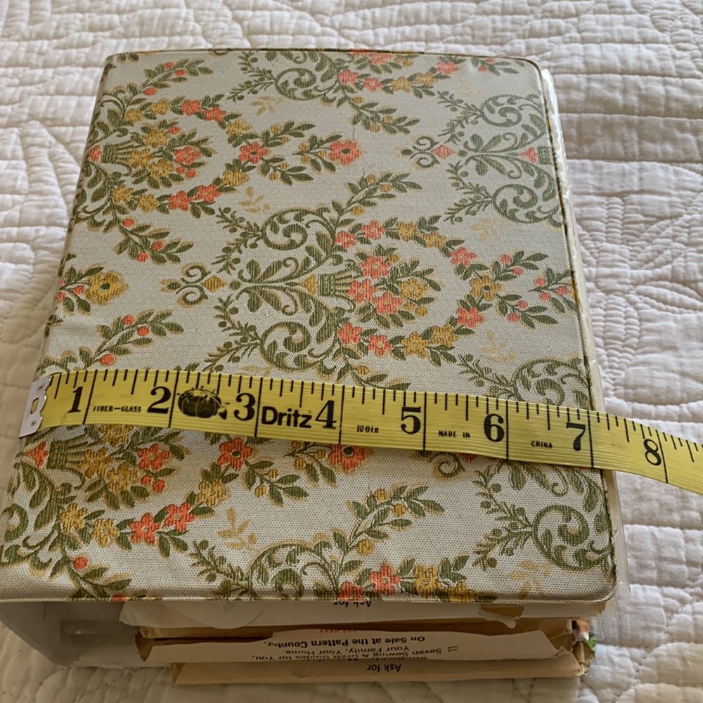 VTG Sewing Patterns, Bundle - Picture 15 of 15